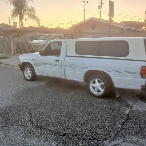 Mazda-Mazda-b-series-cab-plus-1994