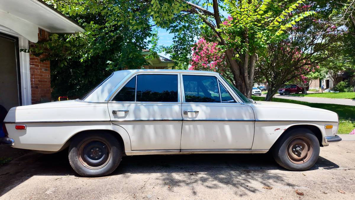 Mercedes-1971-white