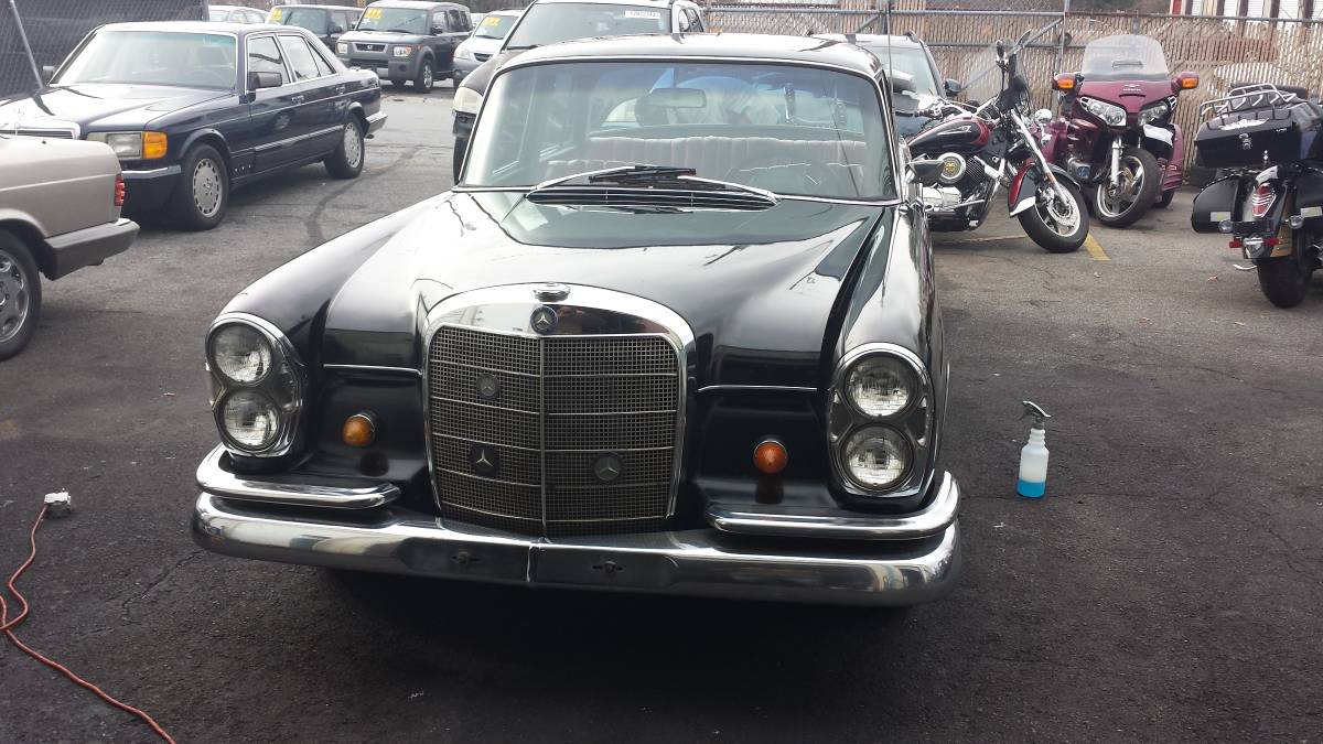 Mercedes-220b-1963-black