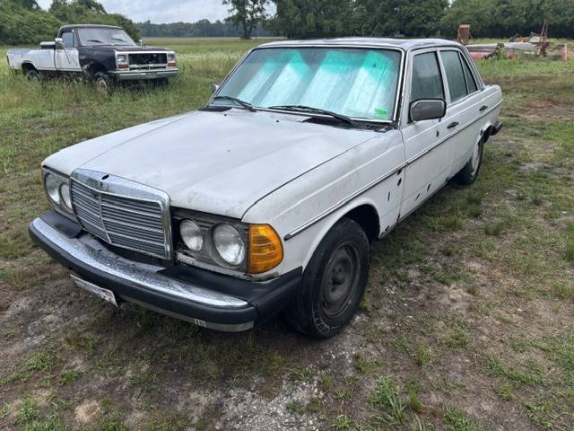 Mercedes-240d-1978-white