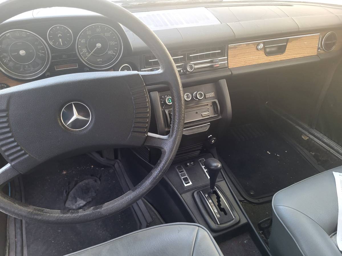 Mercedes-280c-1976-custom