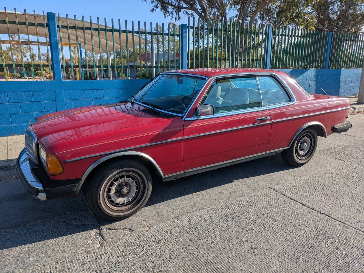 Mercedes-300cd-1984-Red