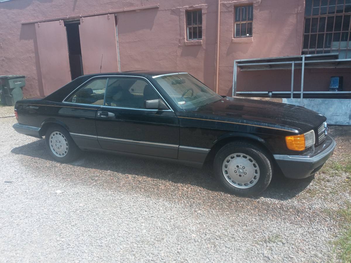 Mercedes-560-sec-1989