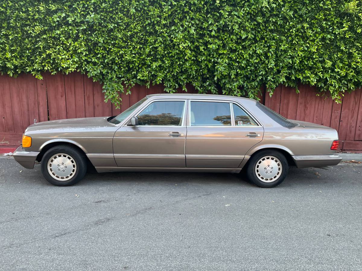 Mercedes-560sel-1989-brown