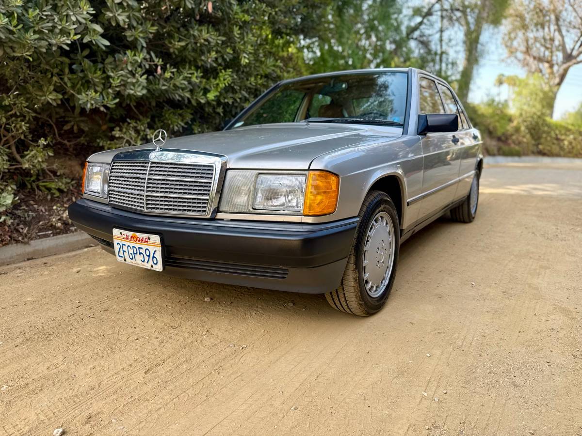 Mercedes-benz-190e-1987