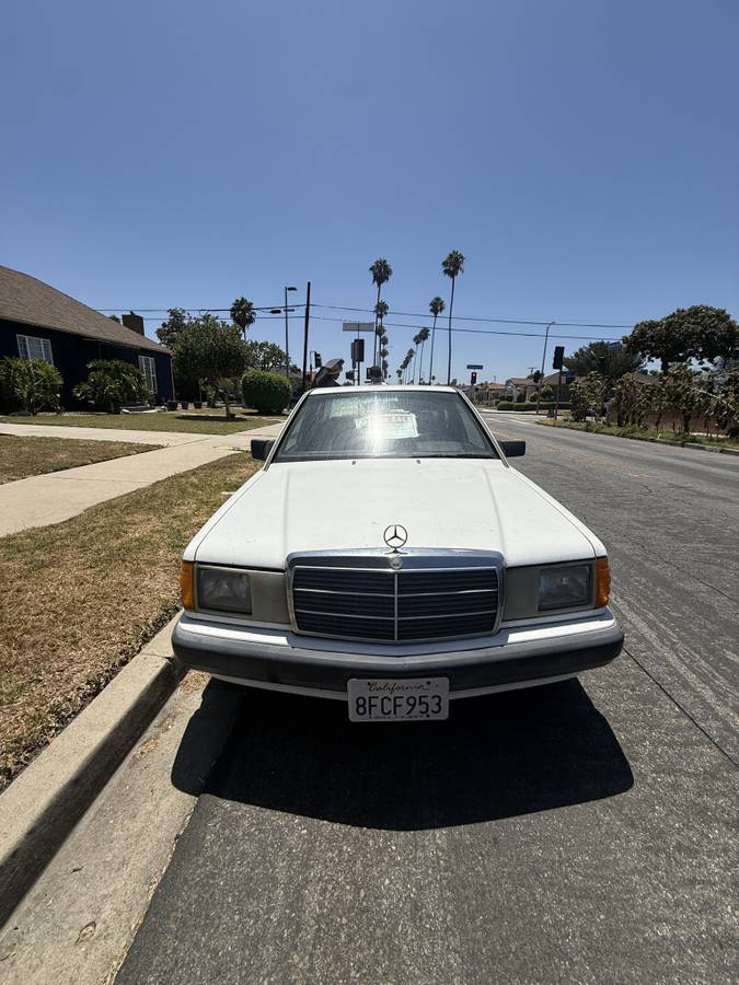 Mercedes-benz-190e-2.6-1990-white