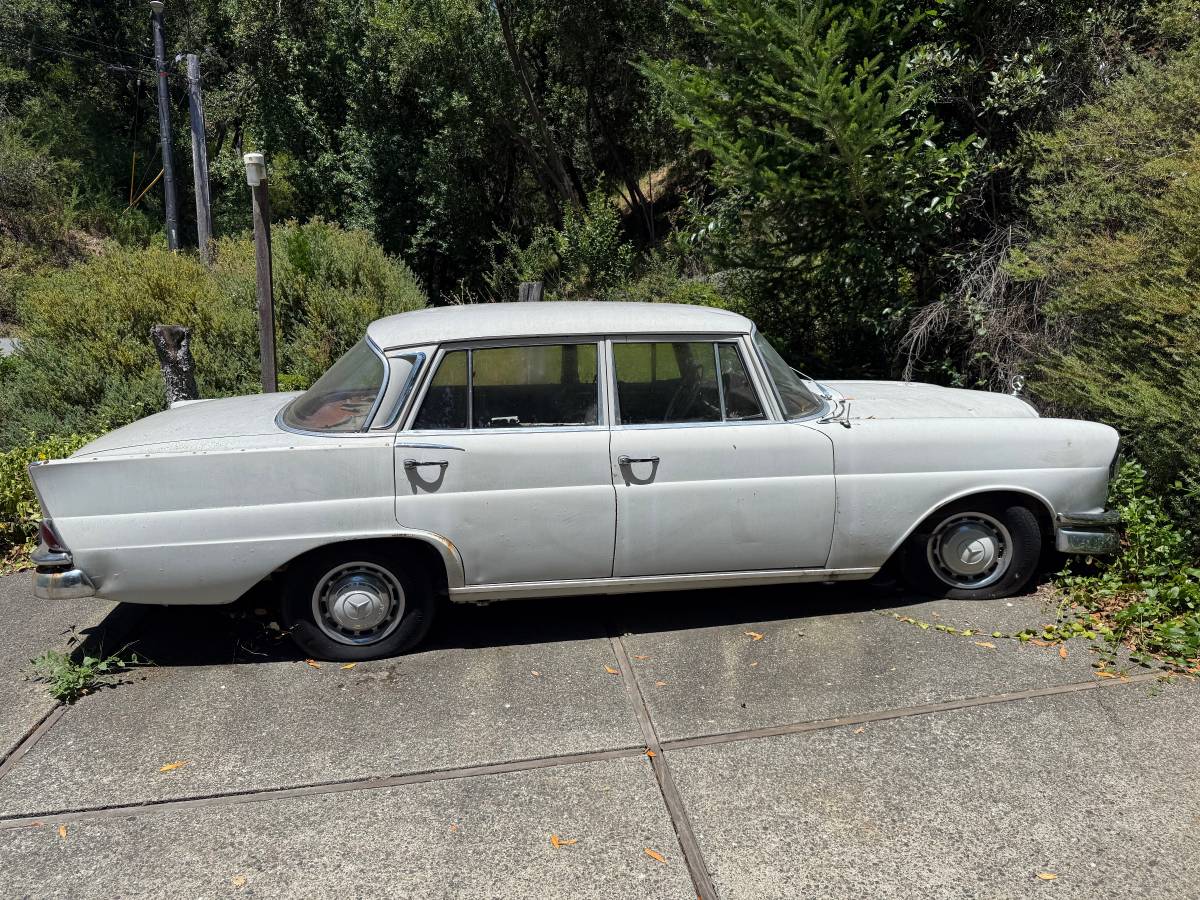 Mercedes-benz-220s-1964