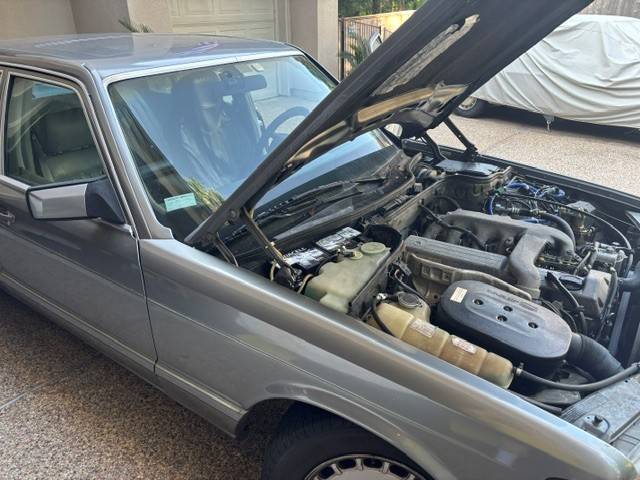 Mercedes-benz-300-1987-silver