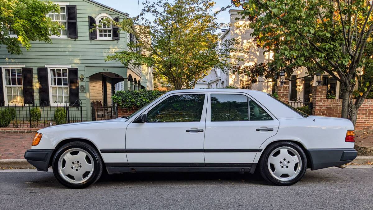 Mercedes-benz-300e-1987-white