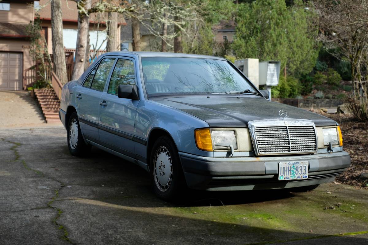 Mercedes-benz-300e-1987