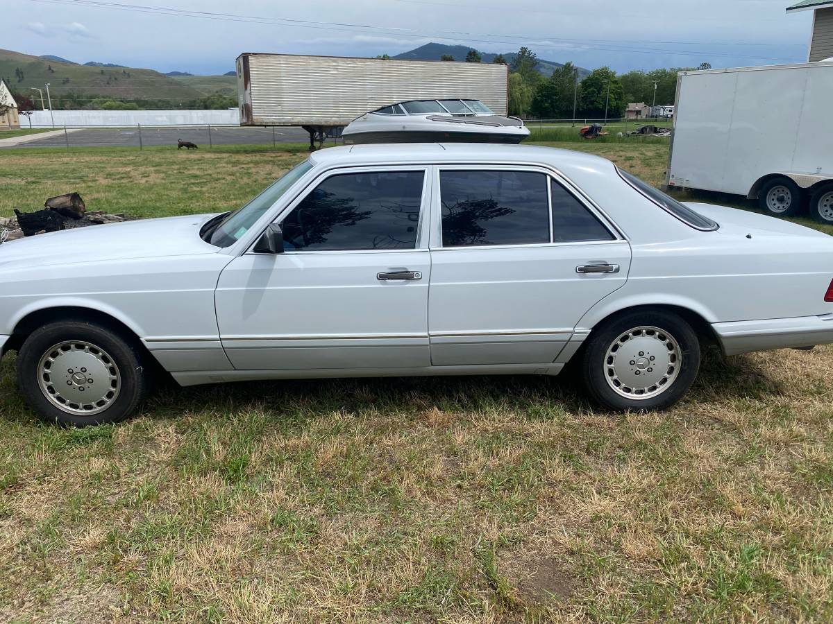 Mercedes-benz-300se-1989-white
