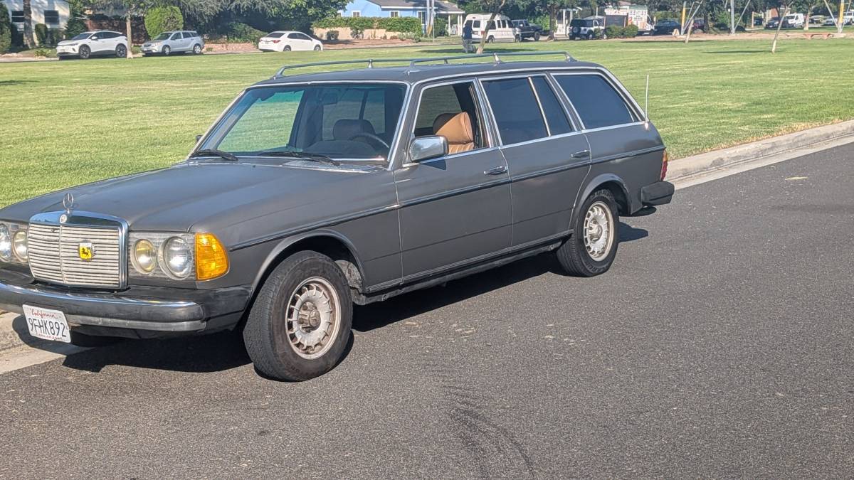 Mercedes-benz-300td-1981-grey