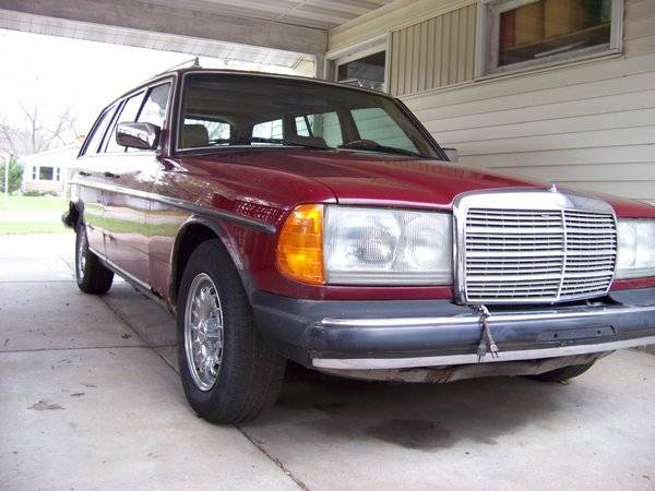 Mercedes-benz-300td-1982-red