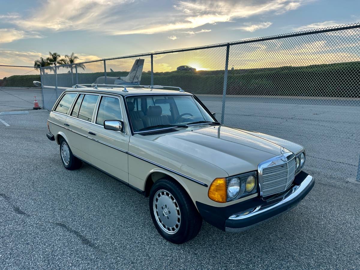 Mercedes-benz-300td-1984
