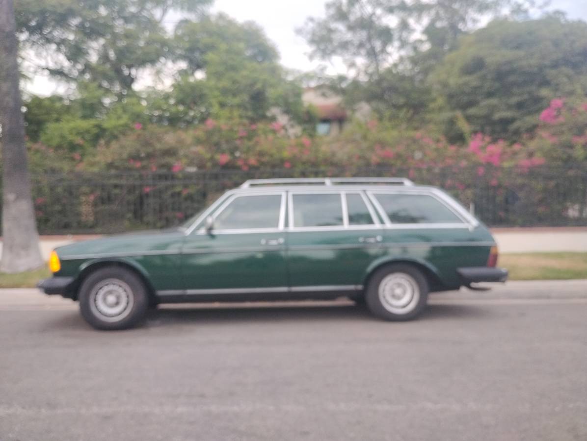 Mercedes-benz-300tdt-1984-green
