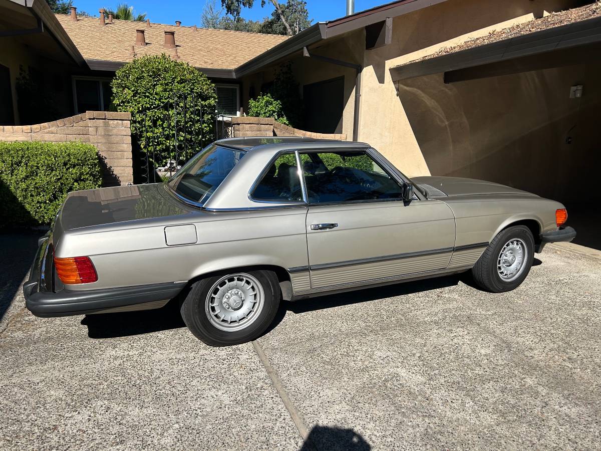 Mercedes-benz-380-1985-brown