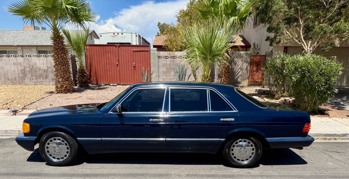 Mercedes-benz-560-class-1990
