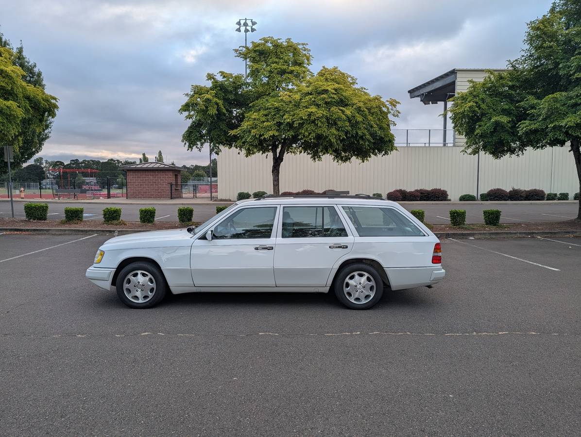 Mercedes-benz-E-class-1995-White