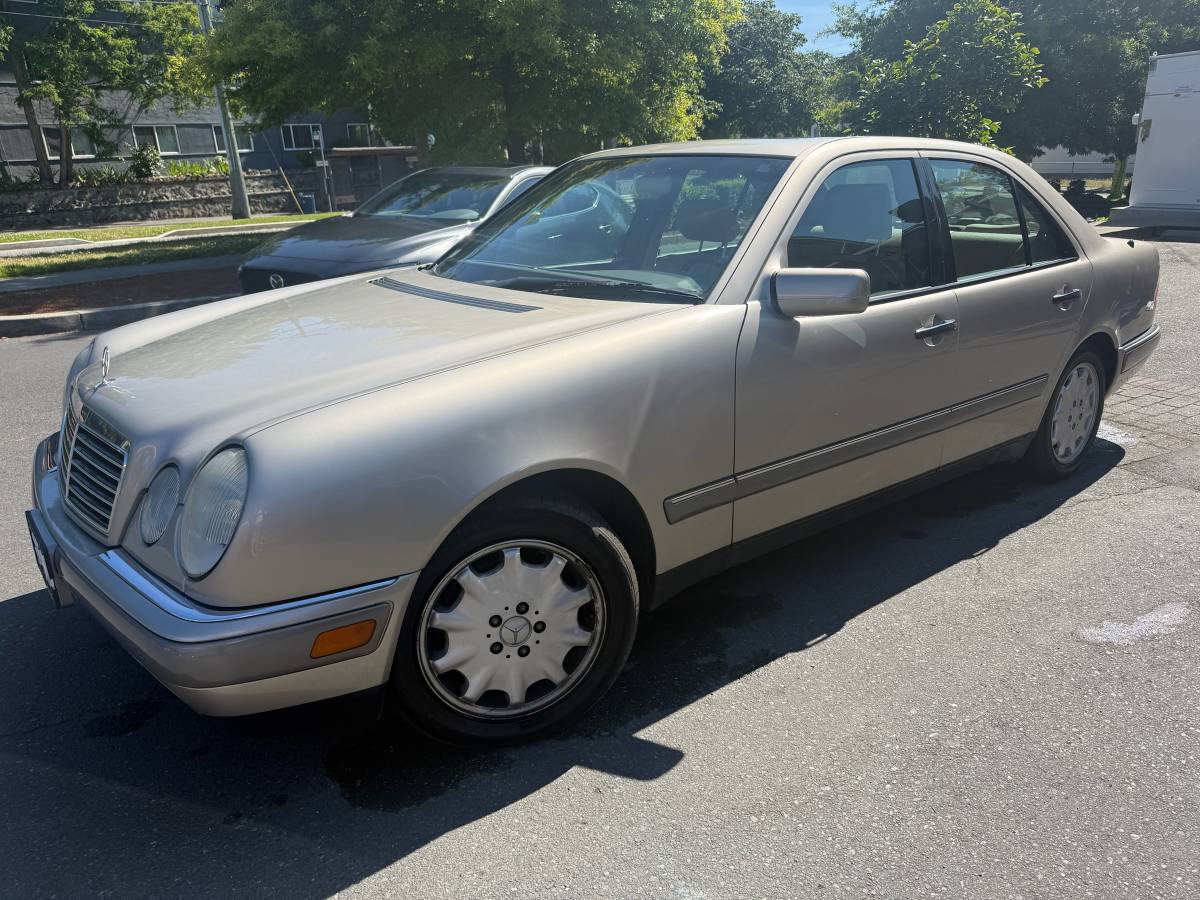 Mercedes-benz-E-class-1996-brown