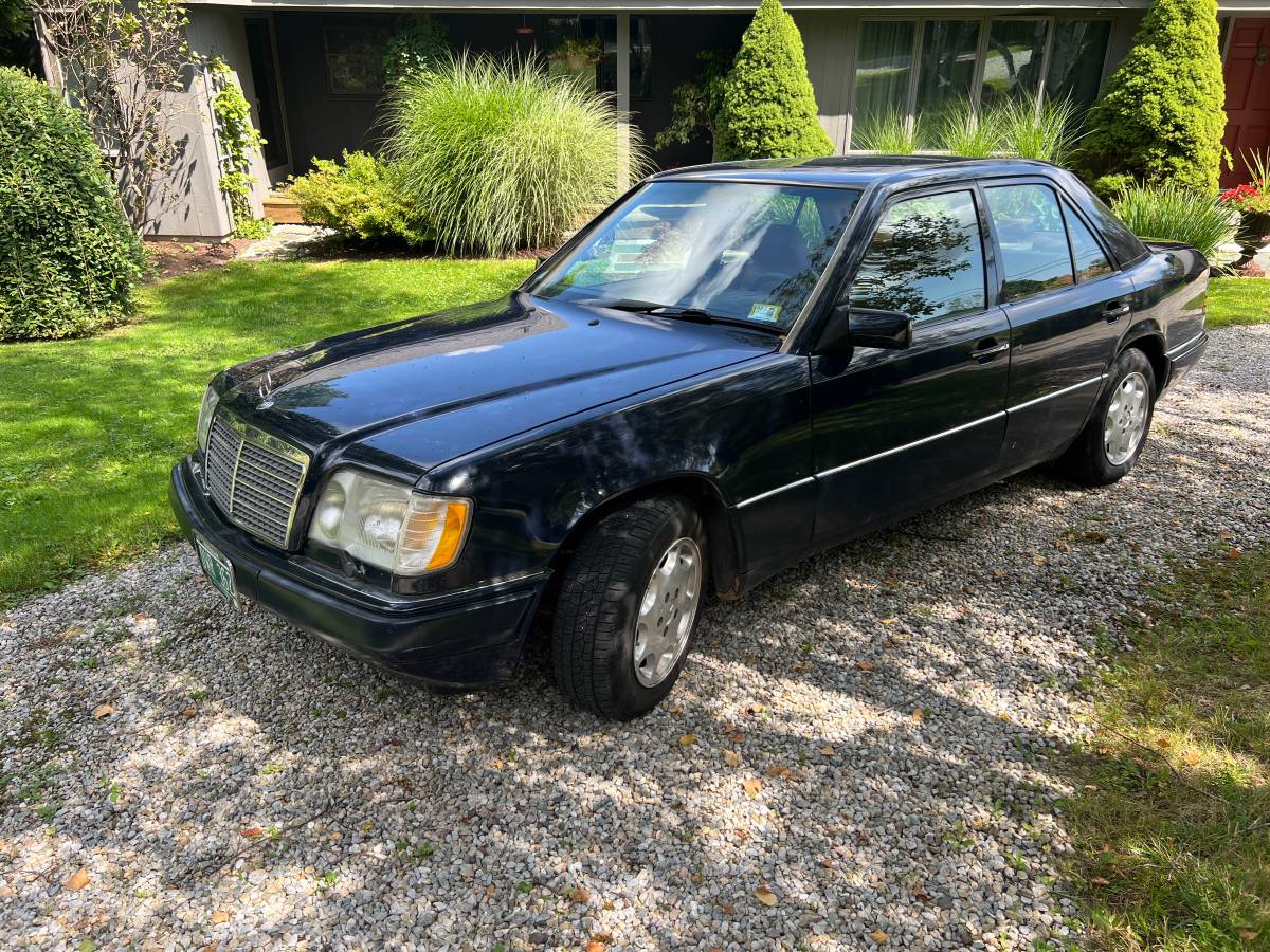 Mercedes-e320-1995-blue