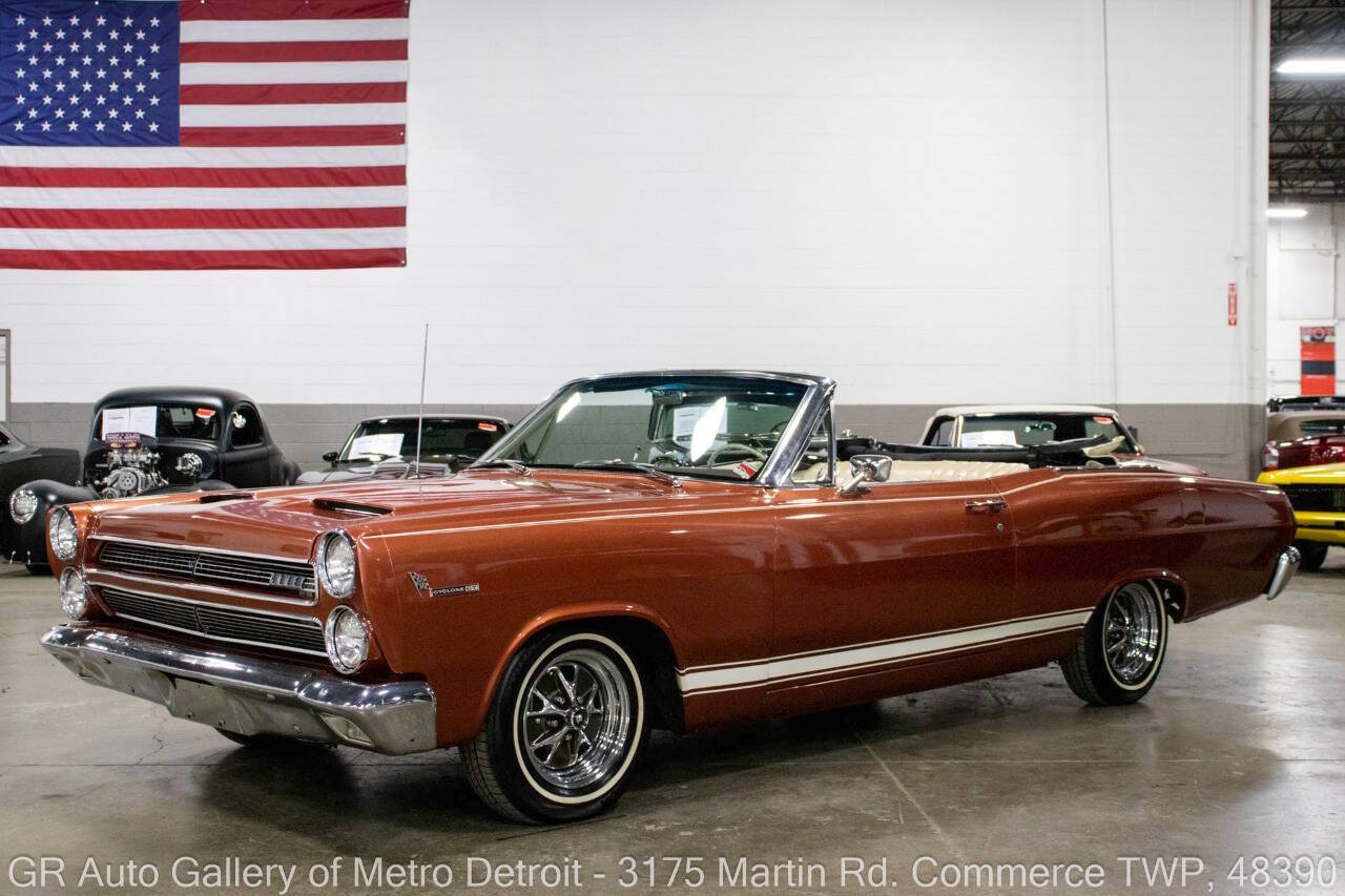 Mercury-Comet-cyclone-1966-Emberglo-Metallic-Parchment