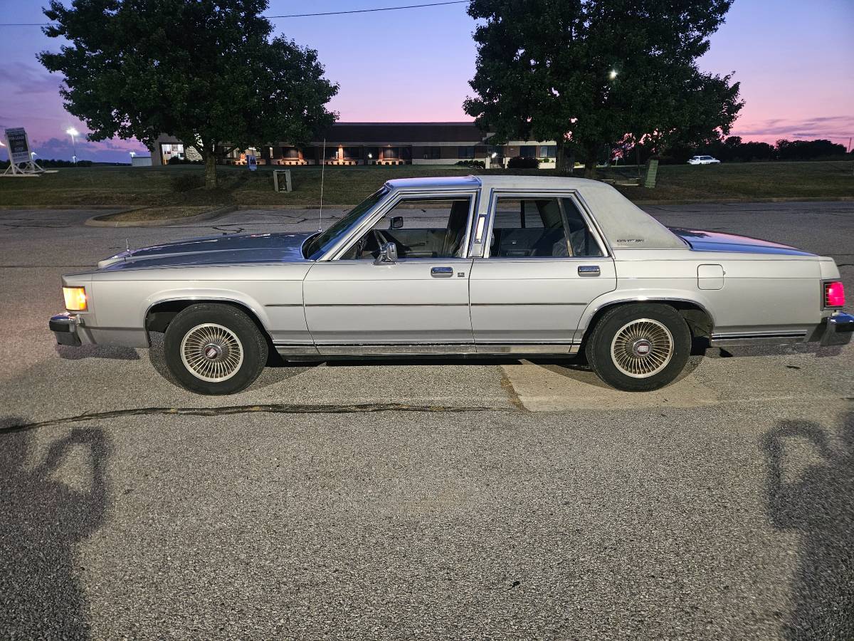 Mercury-Grand-marquis-1987-silver