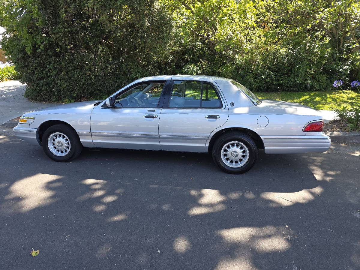 Mercury-Grand-marquis-1996-Silver