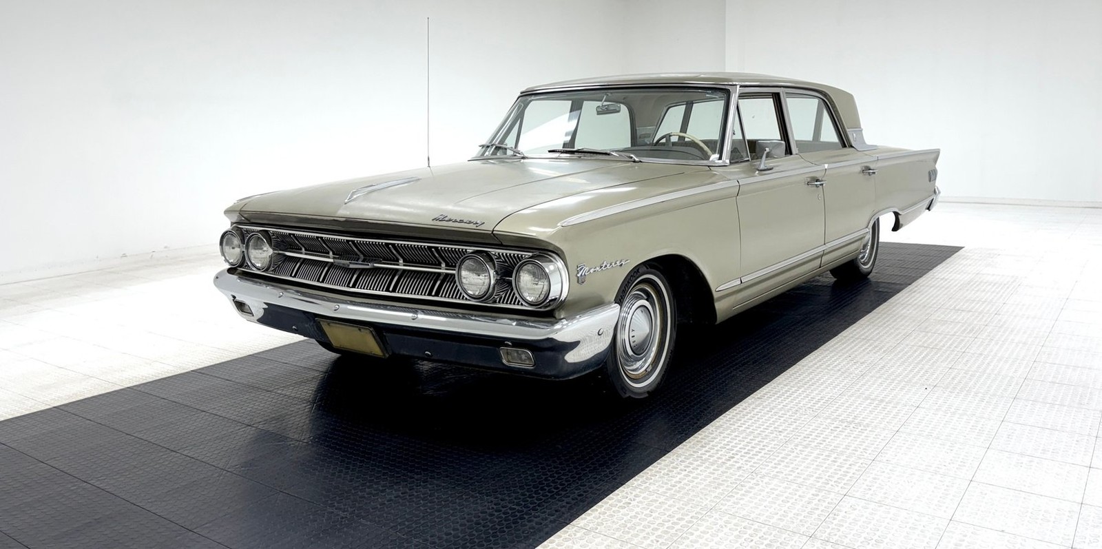 Mercury-Monterey-1963-Sedan-Gold