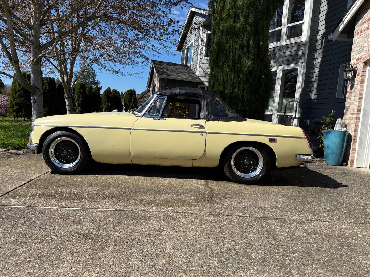 Mgb-1969-yellow