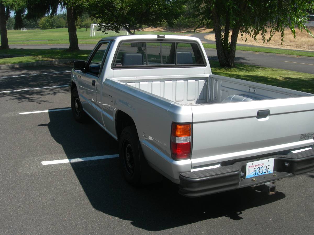 Mitsubishi-1992-grey