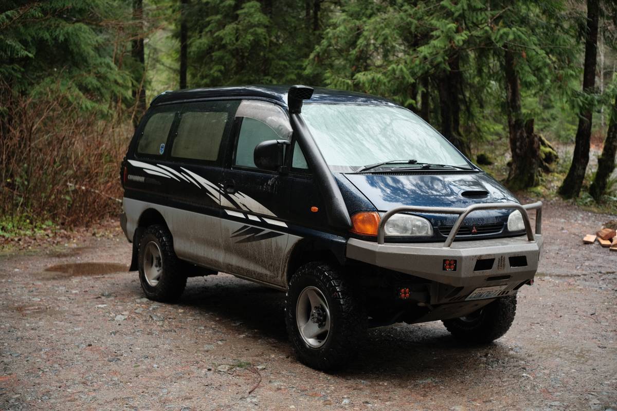 Mitsubishi-Delica-1996-Blue