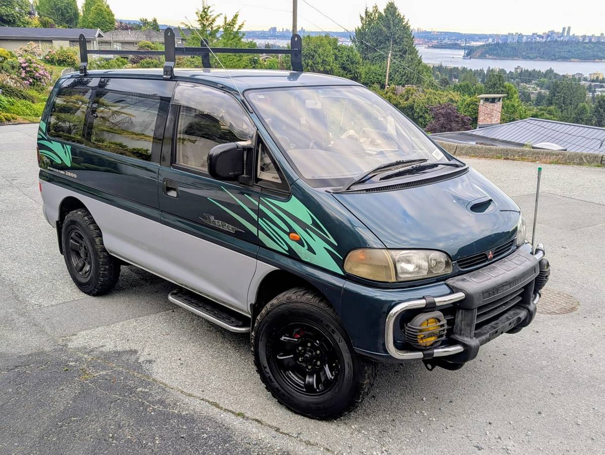 Mitsubishi-Delica-1996