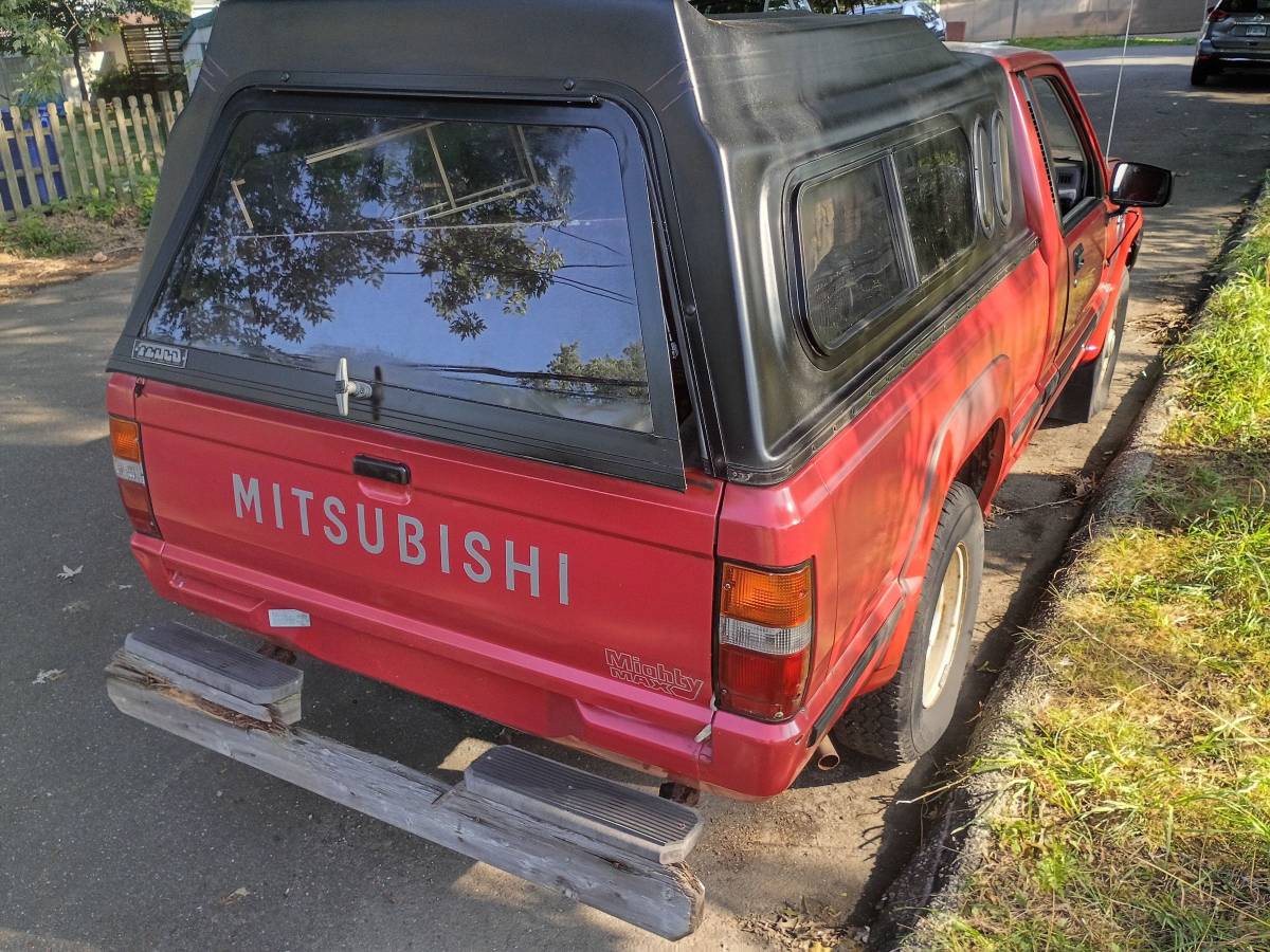 Mitsubishi-Mighty-max-1987-red
