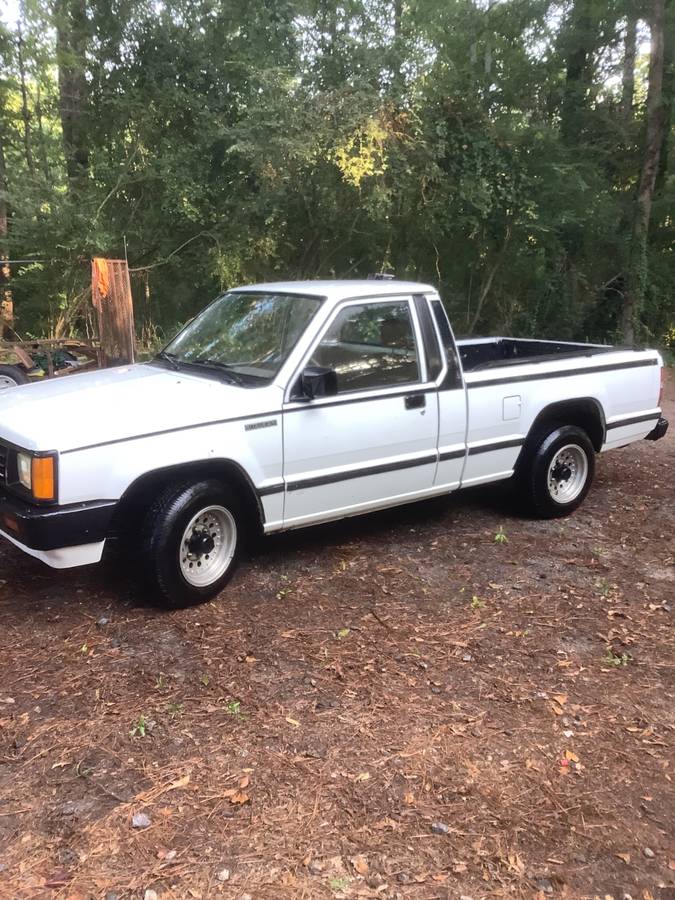 Mitsubishi-Mighty-max-1987-white