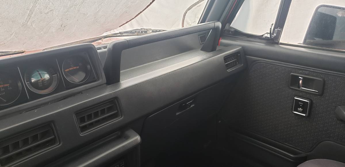 Mitsubishi-Montero-sport-1989-Red