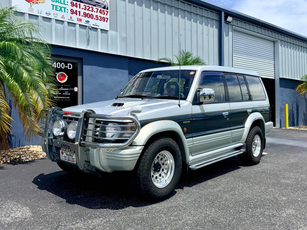 Mitsubishi-Pajero-1993-Gray
