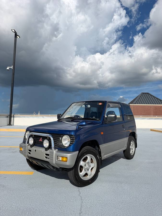 Mitsubishi-Pajero-1996-blue
