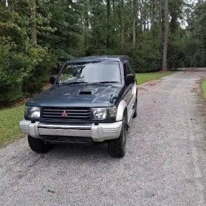 Mitsubishi-Pajero-2.8l-turbo-diesel-jdm-1995-Green