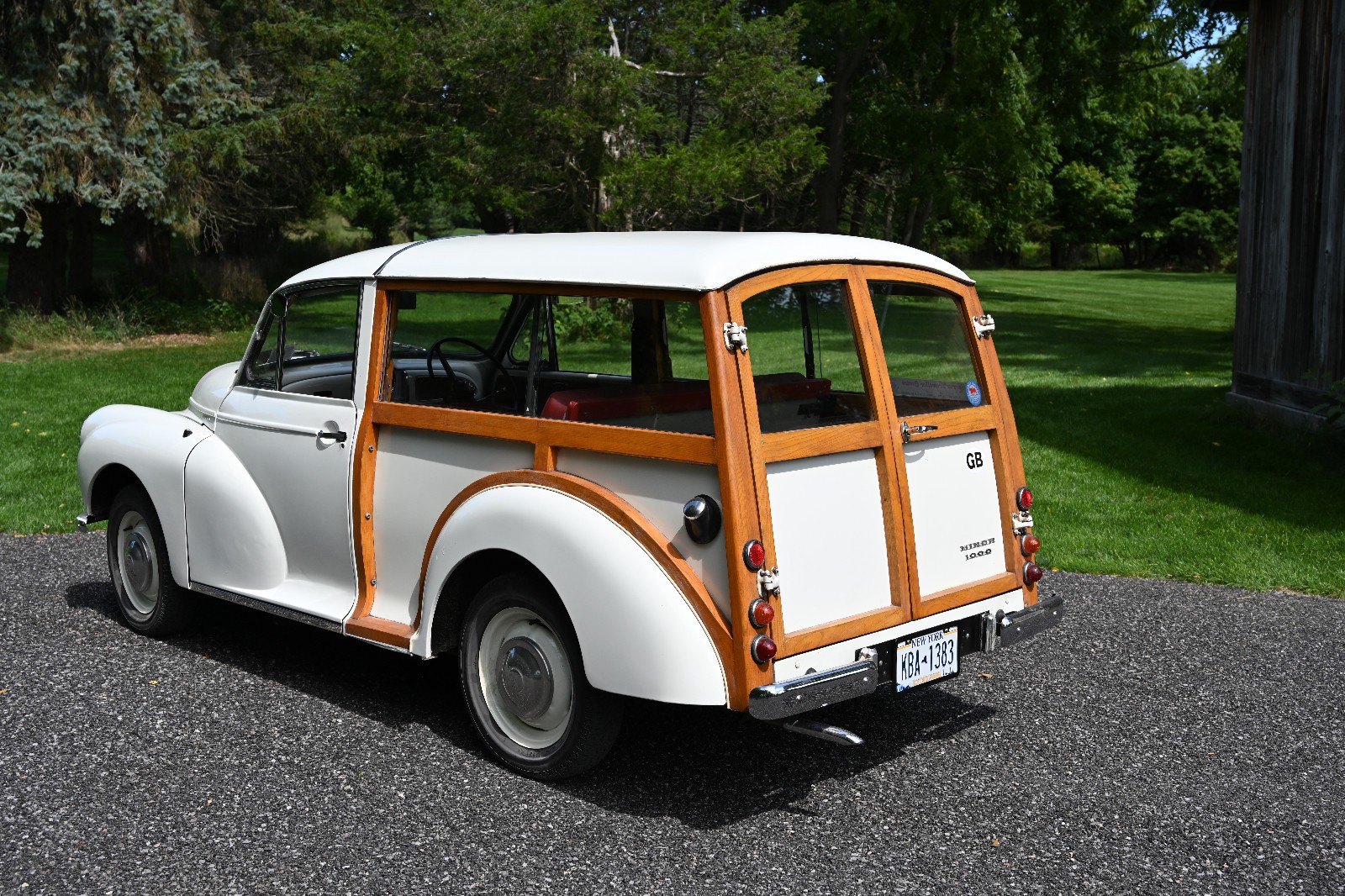 Morris-Minor-Traveller-1000-1968-Wagon-Red