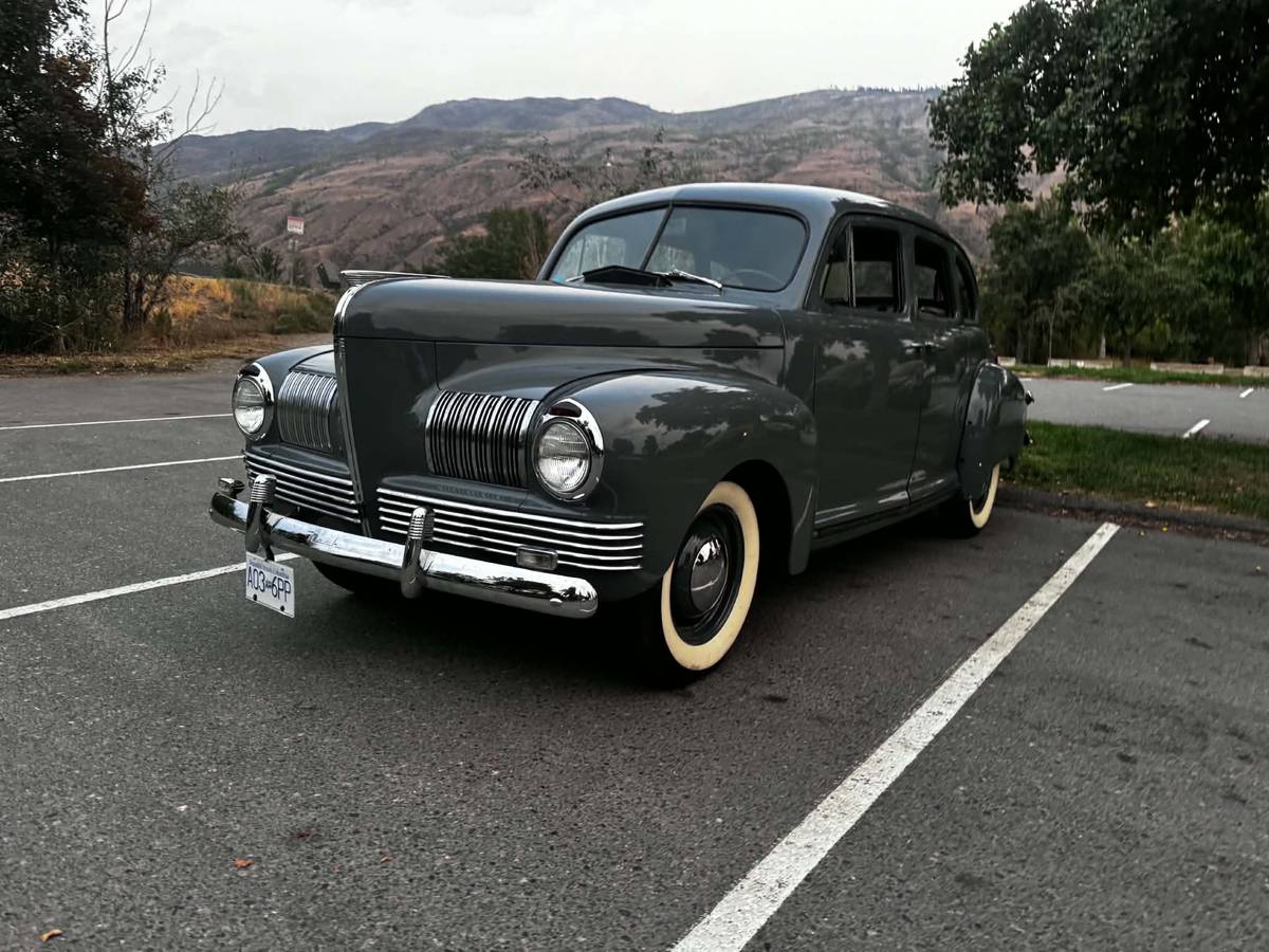 Nash-Ambassador-1941-grey