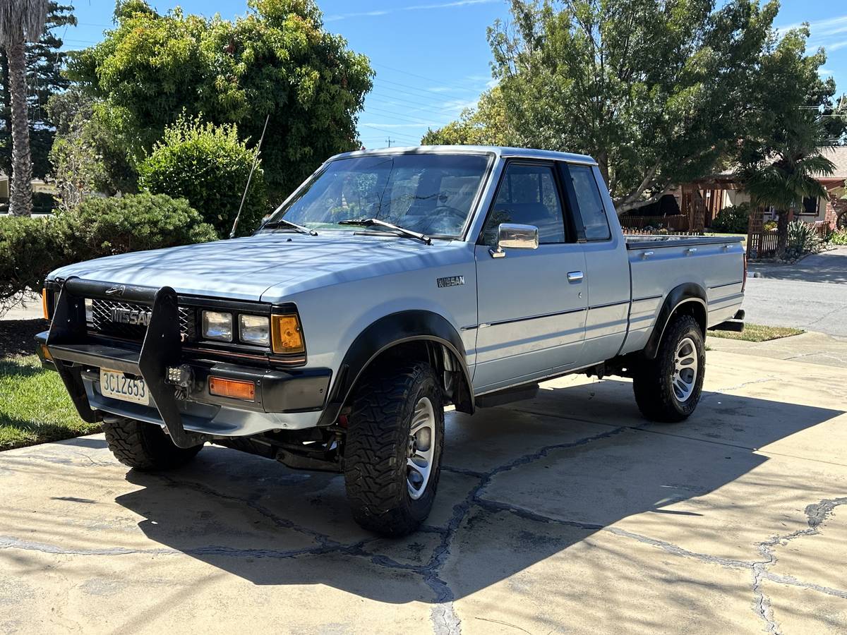 Nissan-720-king-cab-1984-blue