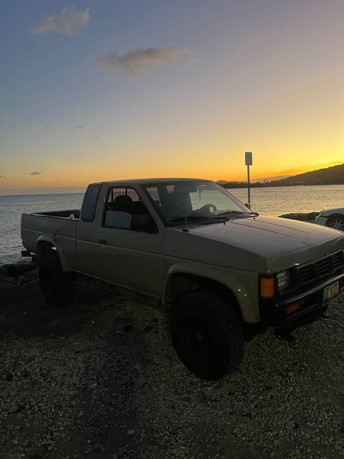 Nissan-D21-1987-custom