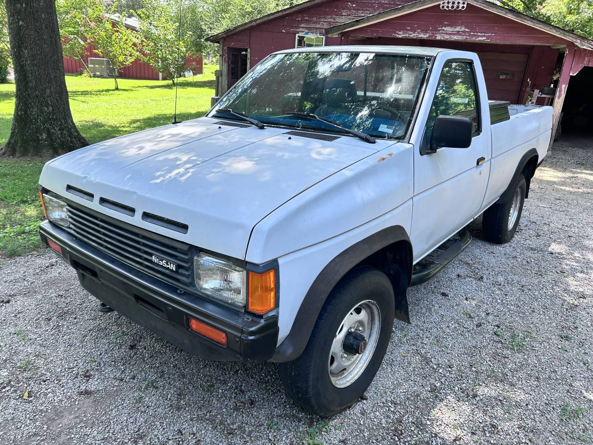Nissan-D21-hardbody-1986-grey