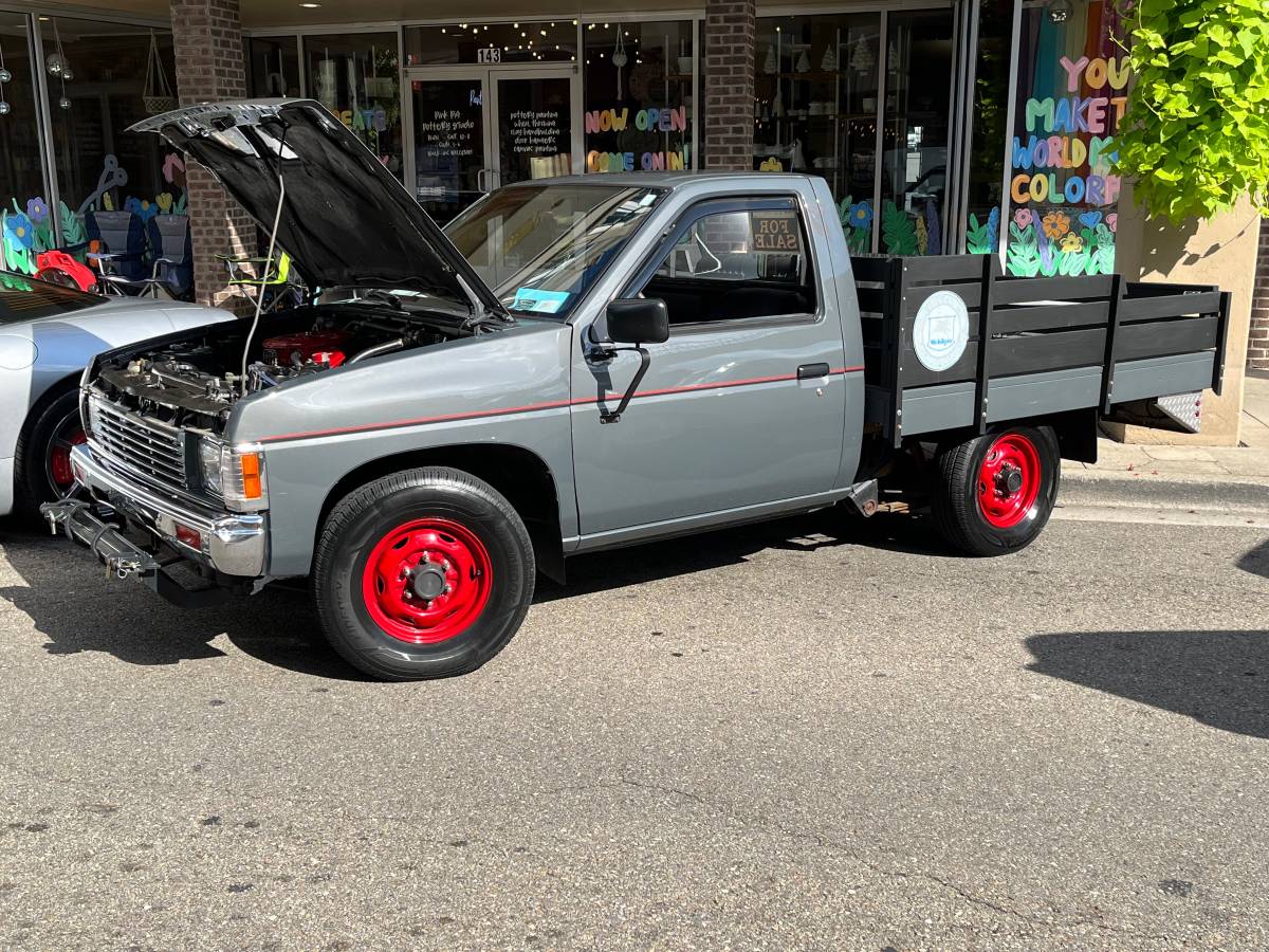 Nissan-D21-hardbody-1988-grey