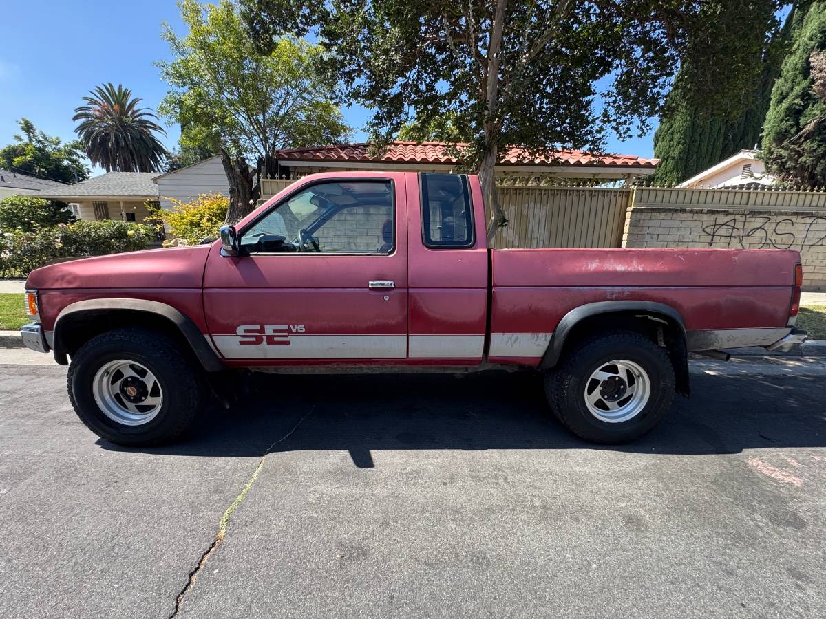 Nissan-D21-hardbody-king-cab-se-1992