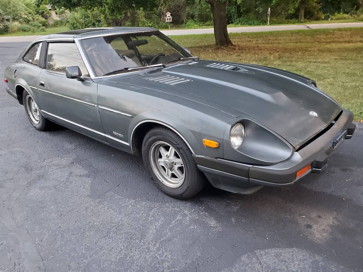 Nissan-Datsun-280zx-1983