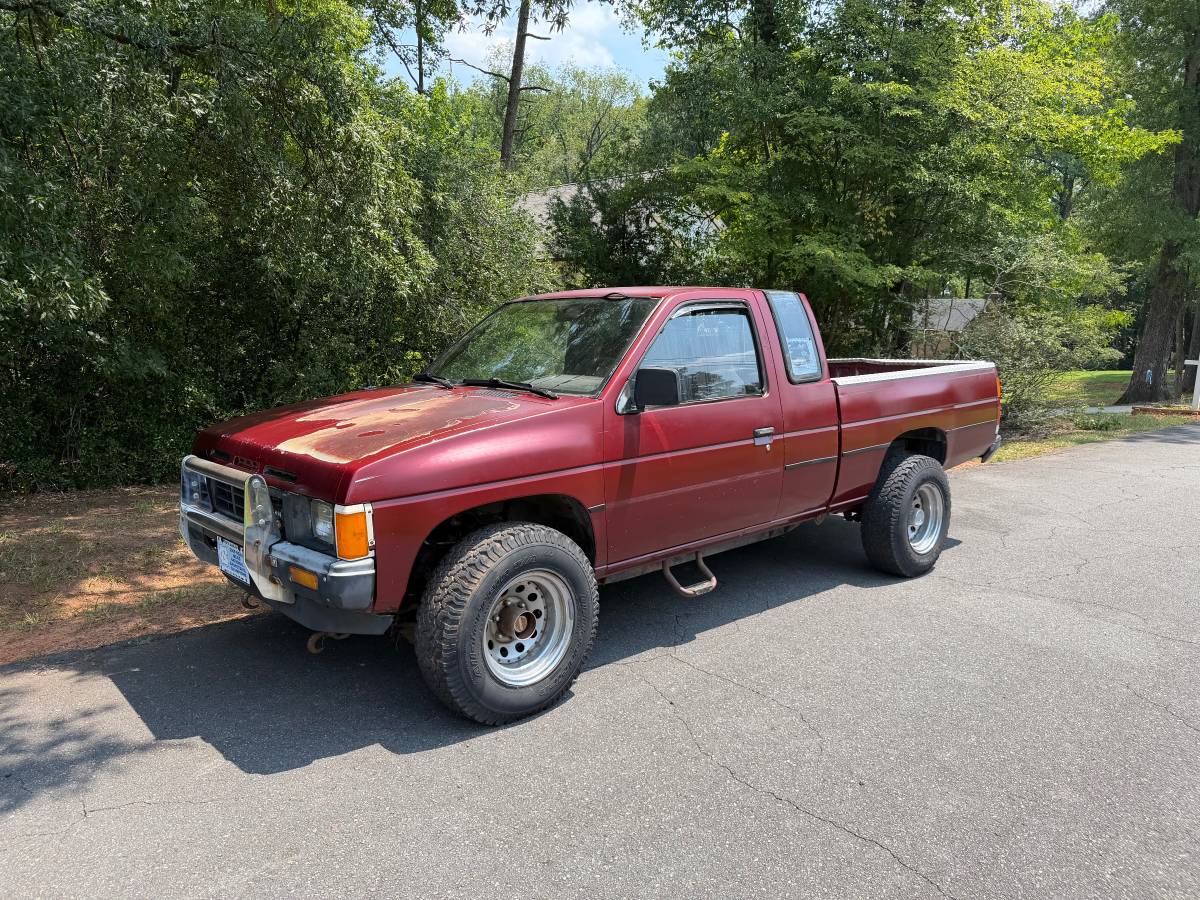 Nissan-Frontier-1986-red
