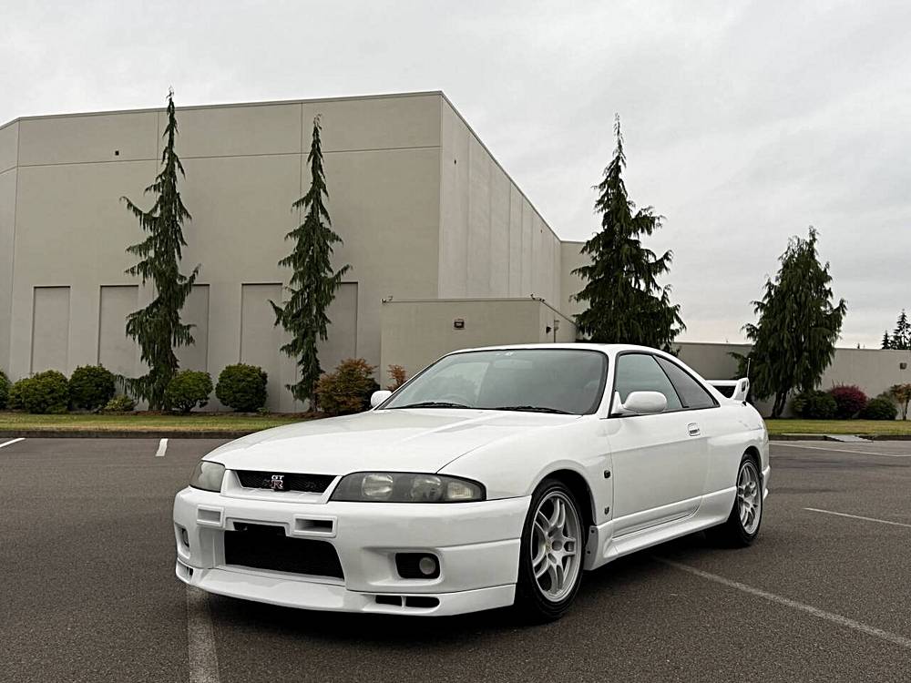 Nissan-Gtr-r33-1996-white Nissan-Gtr-r33-1996-white