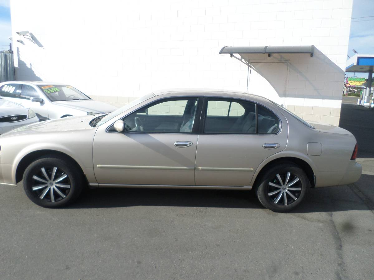 Nissan-Maxima-1995