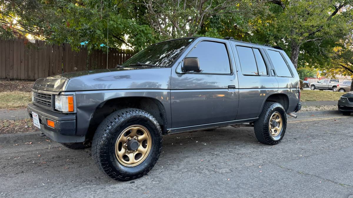 Nissan-Pathfinder-1992